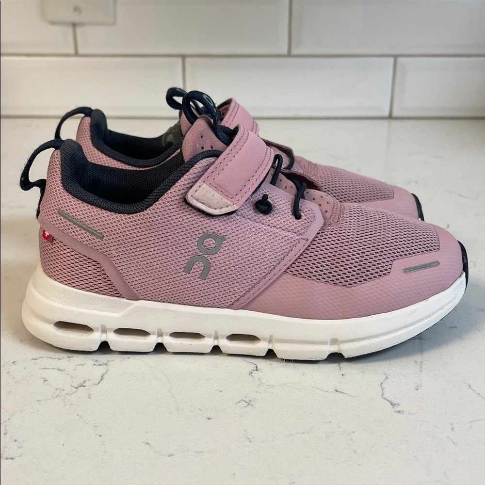 On Running Cloud Play Kids Athletic Shoes Size 13 Zephyr / White Girls Trainers - Picture 13 of 17